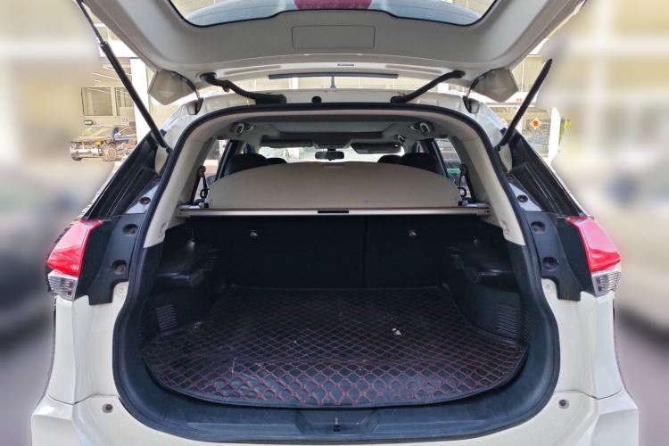 Used Nissan X-Trail 2017 2.0L CVT Comfort Edition 2WD Trunk