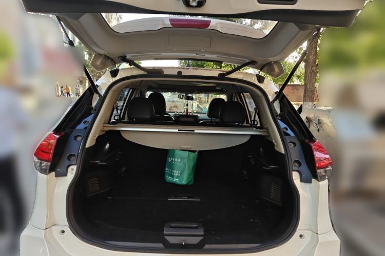 Used Nissan X-Trail 2017 2.0L CVT Comfort Edition 2WD Trunk