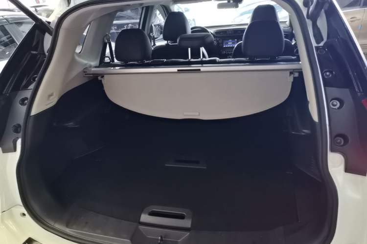 Used Nissan X-Trail 2017 2.5L CVT Luxury Edition 4WD Trunk