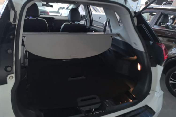 Used Nissan X-Trail 2017 2.0L CVT Comfort Edition 2WD Trunk