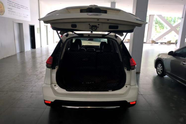 Used Nissan X-Trail 2017 2.0L CVT Comfort Edition 2WD Trunk