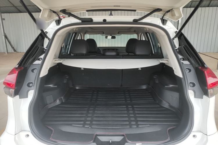 Used Nissan X-Trail 2017 2.0L CVT Comfort Edition 2WD Trunk