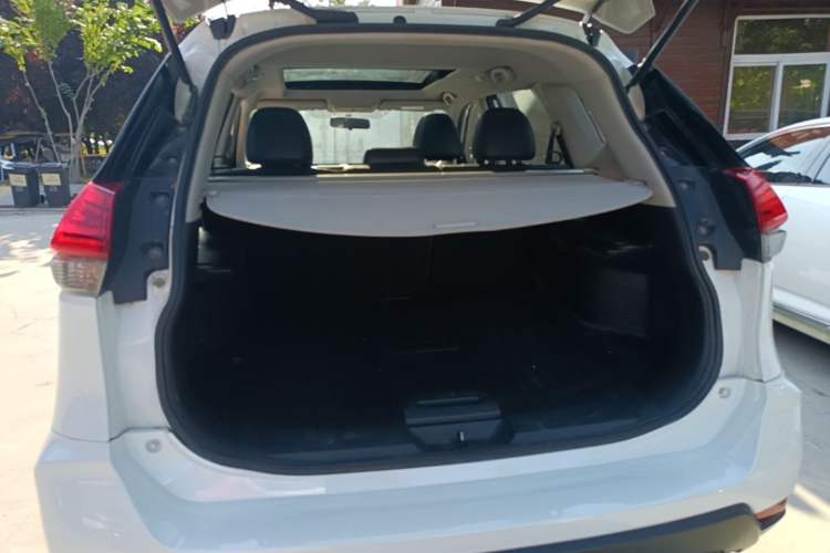 Used Nissan X-Trail 2017 2.0L CVT Comfort Edition 2WD Trunk