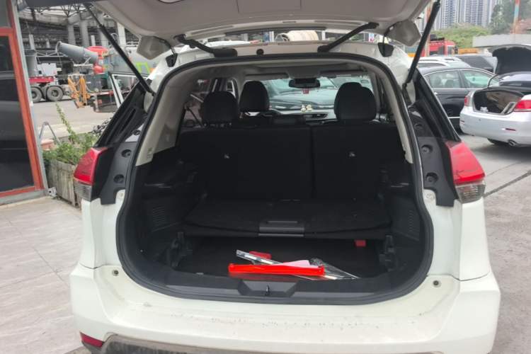 Used Nissan X-Trail 2017 2.0L CVT Comfort Edition 2WD Trunk