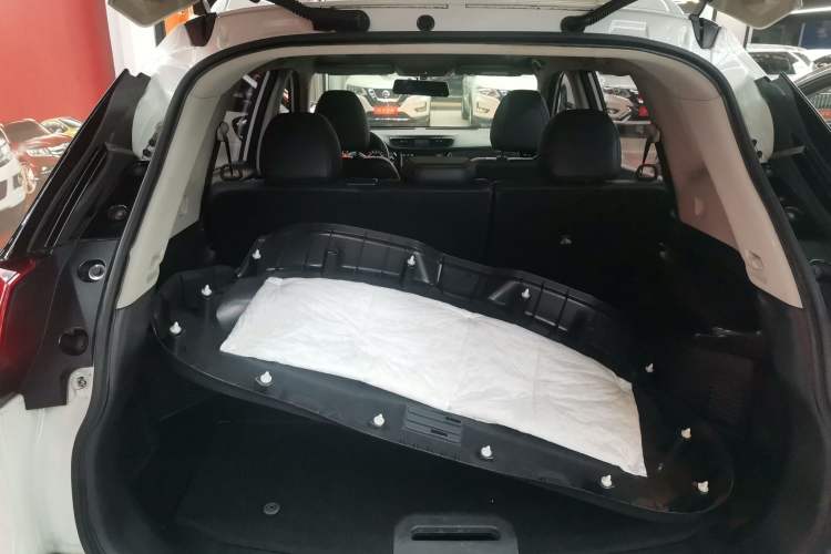 Used Nissan X-Trail 2017 2.0L CVT Comfort Edition 2WD Trunk