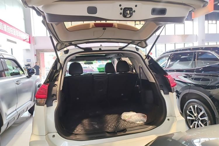 Used Nissan X-Trail 2017 2.0L CVT 7-Seater Comfort Edition 2WD Trunk