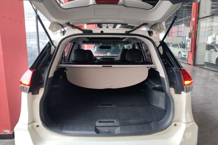 Used Nissan X-Trail 2017 2.0L CVT Comfort Edition 2WD Trunk