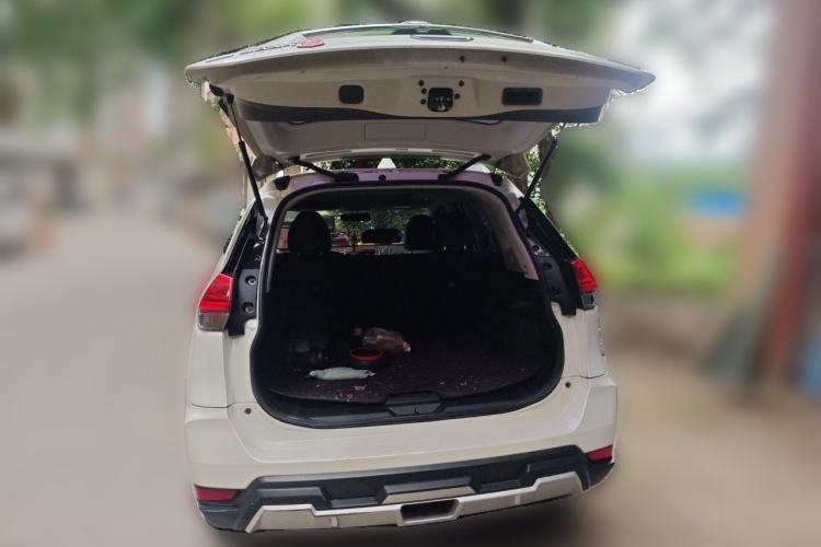 Used Nissan X-Trail 2017 2.5L CVT Leading Edition 4WD Trunk