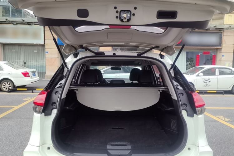 Used Nissan X-Trail 2017 2.0L CVT Comfort Edition 2WD Trunk