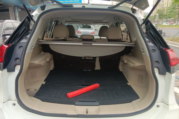 Used Nissan X-Trail 2017 2.0L CVT Comfort Edition 2WD Trunk