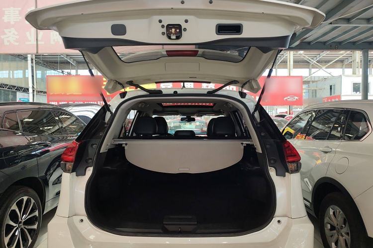 Used Nissan X-Trail 2017 2.0L CVT Comfort Edition 2WD Trunk