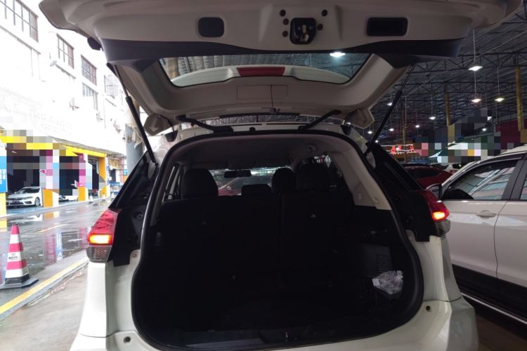 Used Nissan X-Trail 2017 2.0L CVT Fashion Edition 2WD Trunk