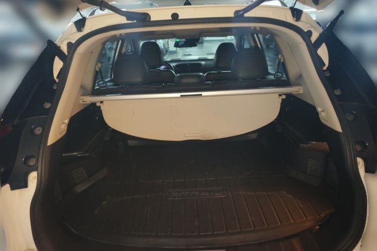 Used Nissan X-Trail 2017 2.5L CVT Luxury Edition 4WD Trunk