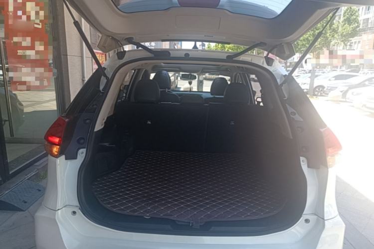 Used Nissan X-Trail 2017 2.0L CVT Comfort Edition 2WD Trunk