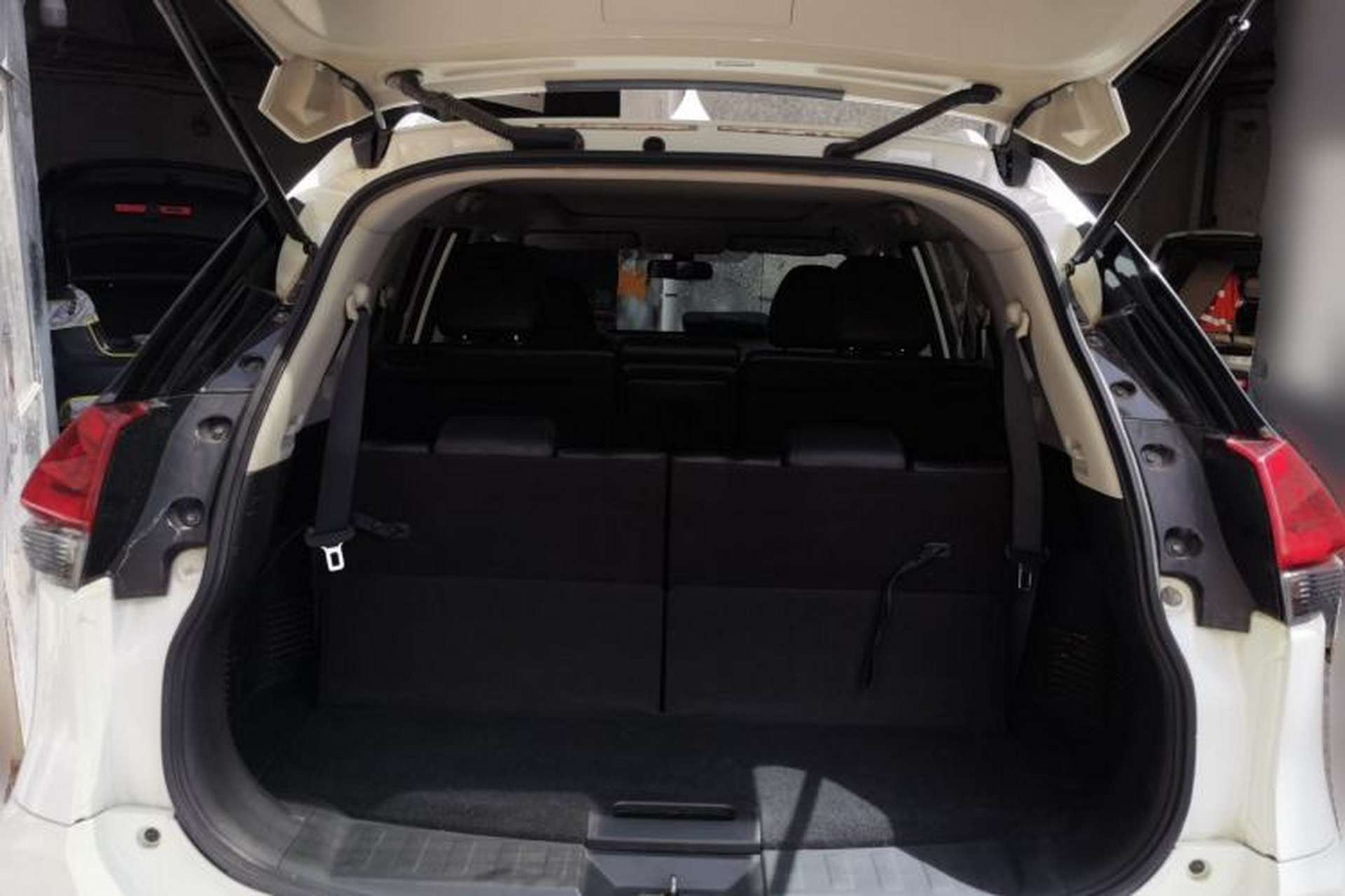 Used Nissan X-Trail 2017 2.5L CVT 7-Seater Leading Edition 4WD Trunk