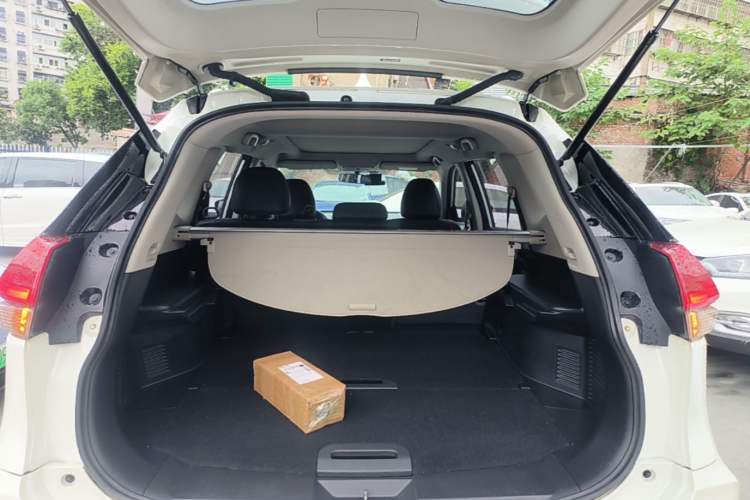 Used Nissan X-Trail 2017 2.0L CVT Comfort Edition 2WD Trunk
