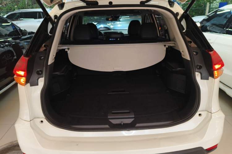 Used Nissan X-Trail 2017 2.5L CVT Luxury Edition 4WD Trunk