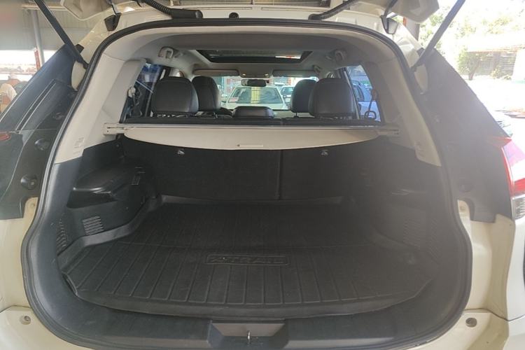 Used Nissan X-Trail 2017 2.0L CVT Comfort Edition 2WD Trunk