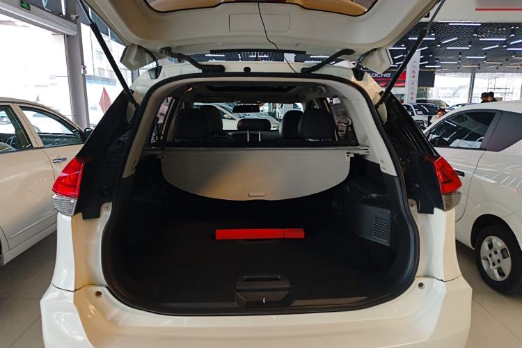 Used Nissan X-Trail 2017 2.0L CVT Comfort Edition 2WD Trunk