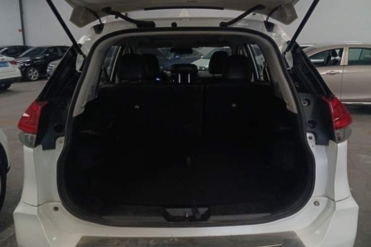 Used Nissan X-Trail 2017 2.0L CVT Comfort Edition 2WD Trunk