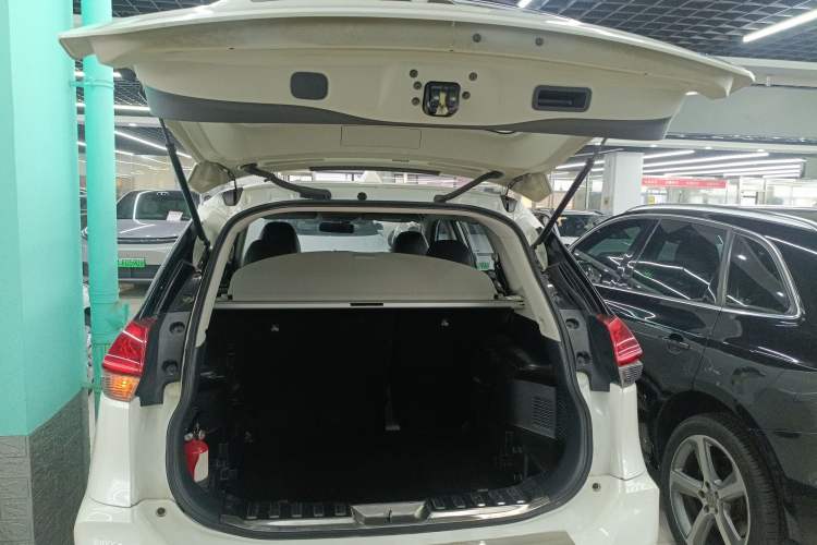Used Nissan X-Trail 2017 2.0L CVT Comfort Edition 2WD Trunk