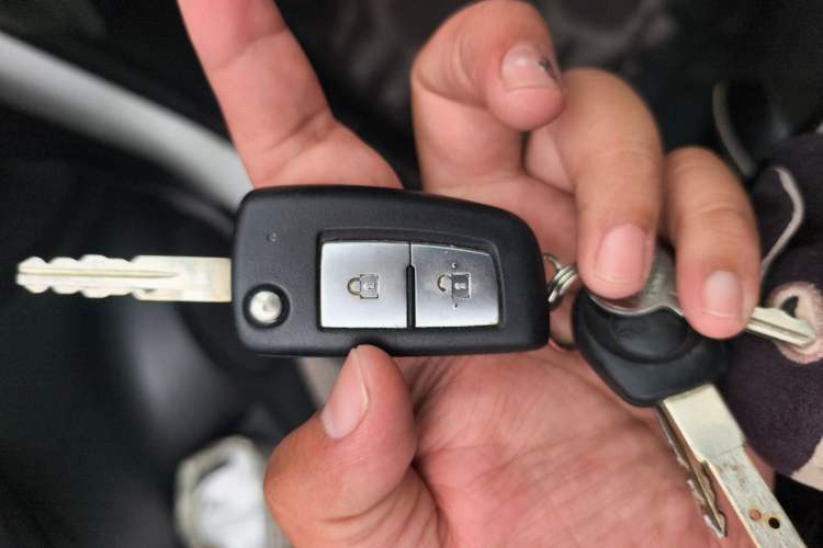 Used Nissan X-Trail 2017 2.0L Manual Classic Edition 2WD Vehicle Key