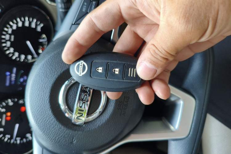 Used Nissan X-Trail 2017 2.0L CVT 7-Seater Comfort Edition 2WD Vehicle Key