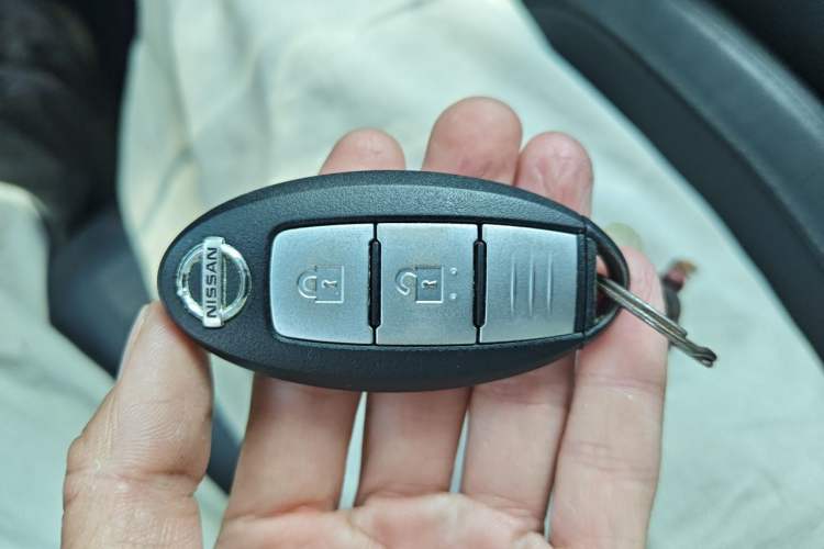 Used Nissan X-Trail 2017 2.0L CVT Comfort Edition 2WD Vehicle Key