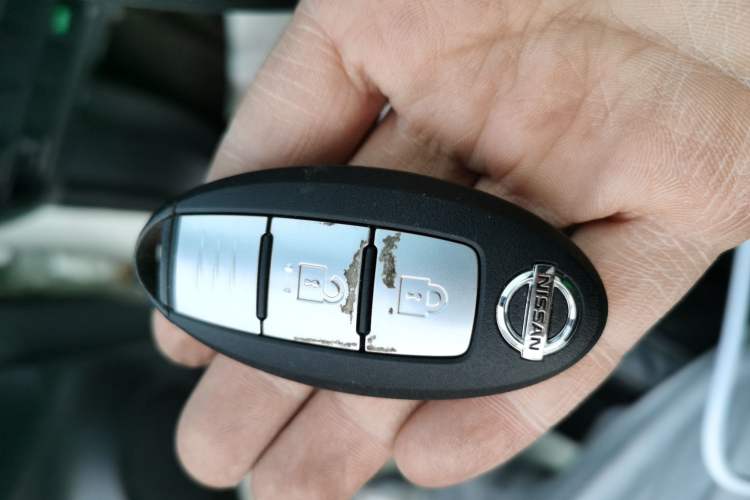 Used Nissan X-Trail 2017 2.0L CVT Comfort Edition 2WD Vehicle Key
