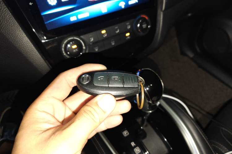 Used Nissan X-Trail 2017 2.0L CVT Comfort Edition 2WD Vehicle Key