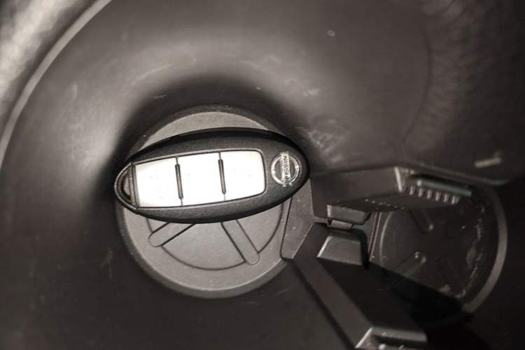 Used Nissan X-Trail 2017 2.5L CVT Luxury Edition 4WD Vehicle Key