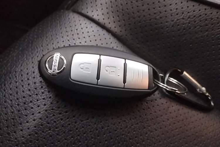 Used Nissan X-Trail 2017 2.0L CVT Comfort Edition 2WD Vehicle Key
