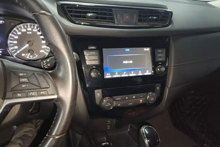 Used Nissan X-Trail 2017 2.5L CVT Luxury Edition 4WD Audio And AC Panel