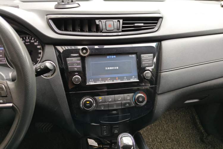 Used Nissan X-Trail 2017 2.0L CVT Comfort Edition 2WD Audio And AC Panel