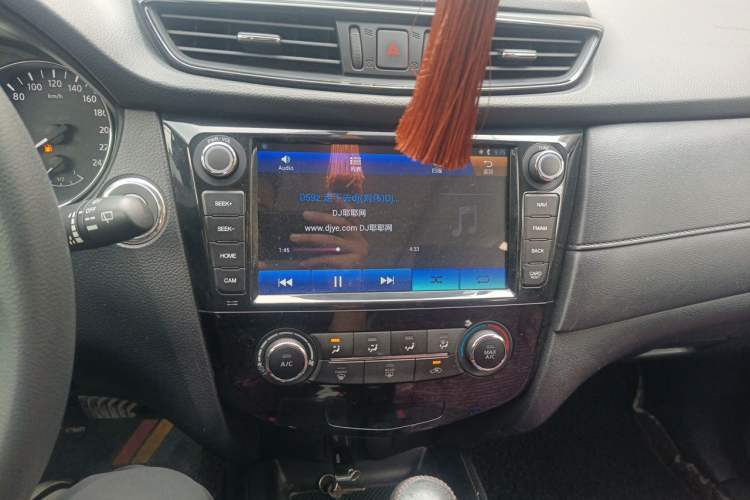 Used Nissan X-Trail 2017 2.0L CVT Comfort Edition 2WD Audio And AC Panel