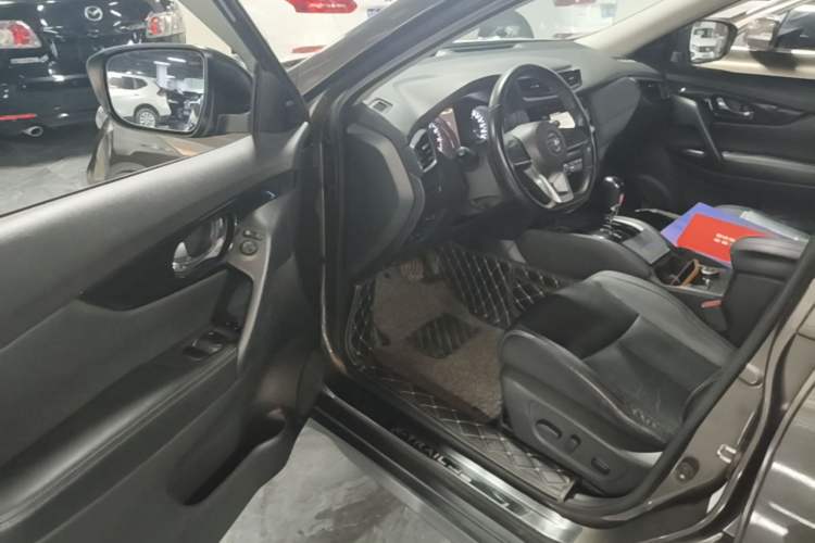 Used Nissan X-Trail 2017 2.5L CVT Luxury Edition 4WD Driver Seat