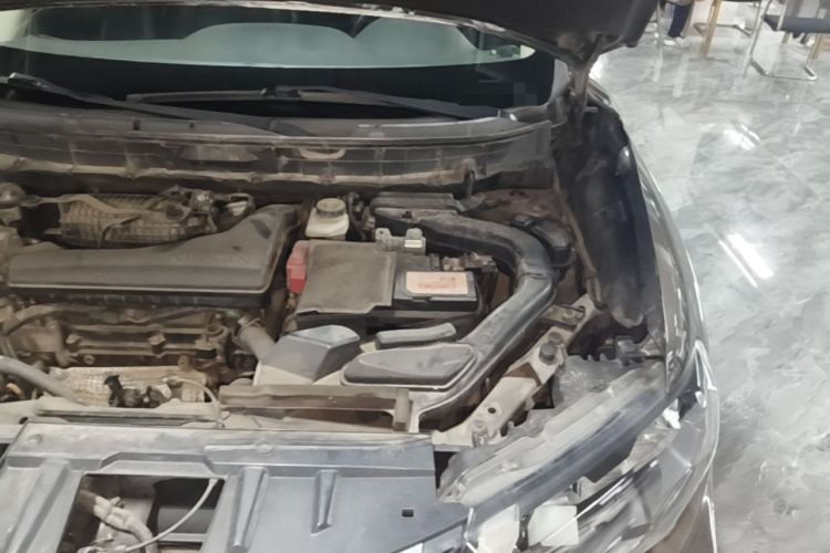 Used Nissan X-Trail 2017 2.5L CVT Luxury Edition 4WD Engine Bay Left