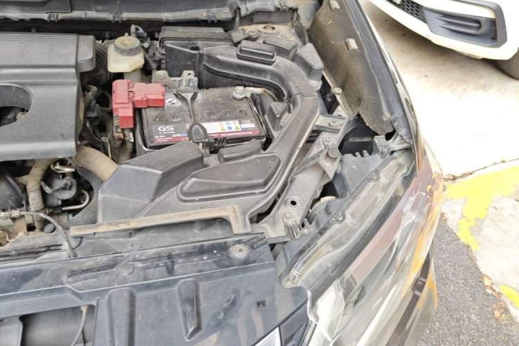 Used Nissan X-Trail 2017 2.0L CVT Comfort Edition 2WD Engine Bay Left