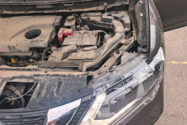 Used Nissan X-Trail 2017 2.0L CVT Comfort Edition 2WD Engine Bay Left