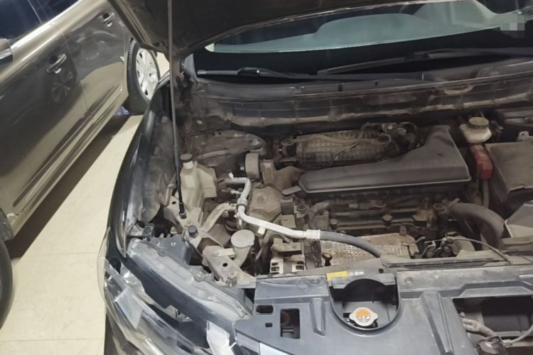 Used Nissan X-Trail 2017 2.5L CVT Luxury Edition 4WD Engine Bay Right
