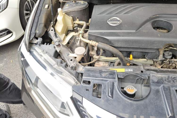 Used Nissan X-Trail 2017 2.0L CVT Comfort Edition 2WD Engine Bay Right