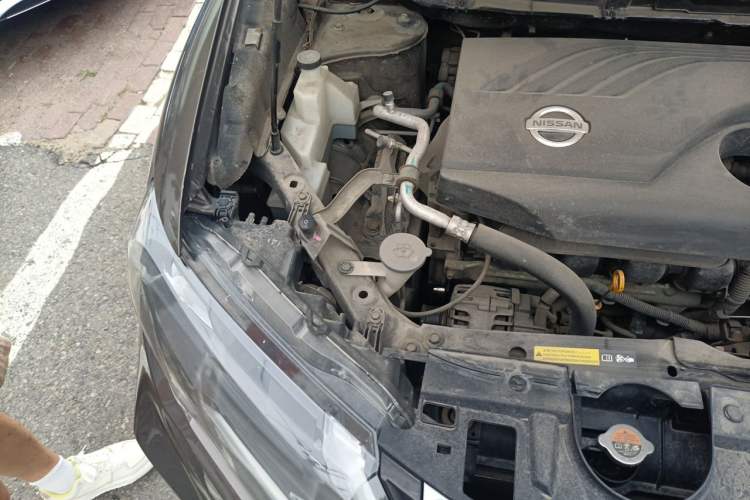 Used Nissan X-Trail 2017 2.0L CVT Comfort Edition 2WD Engine Bay Right