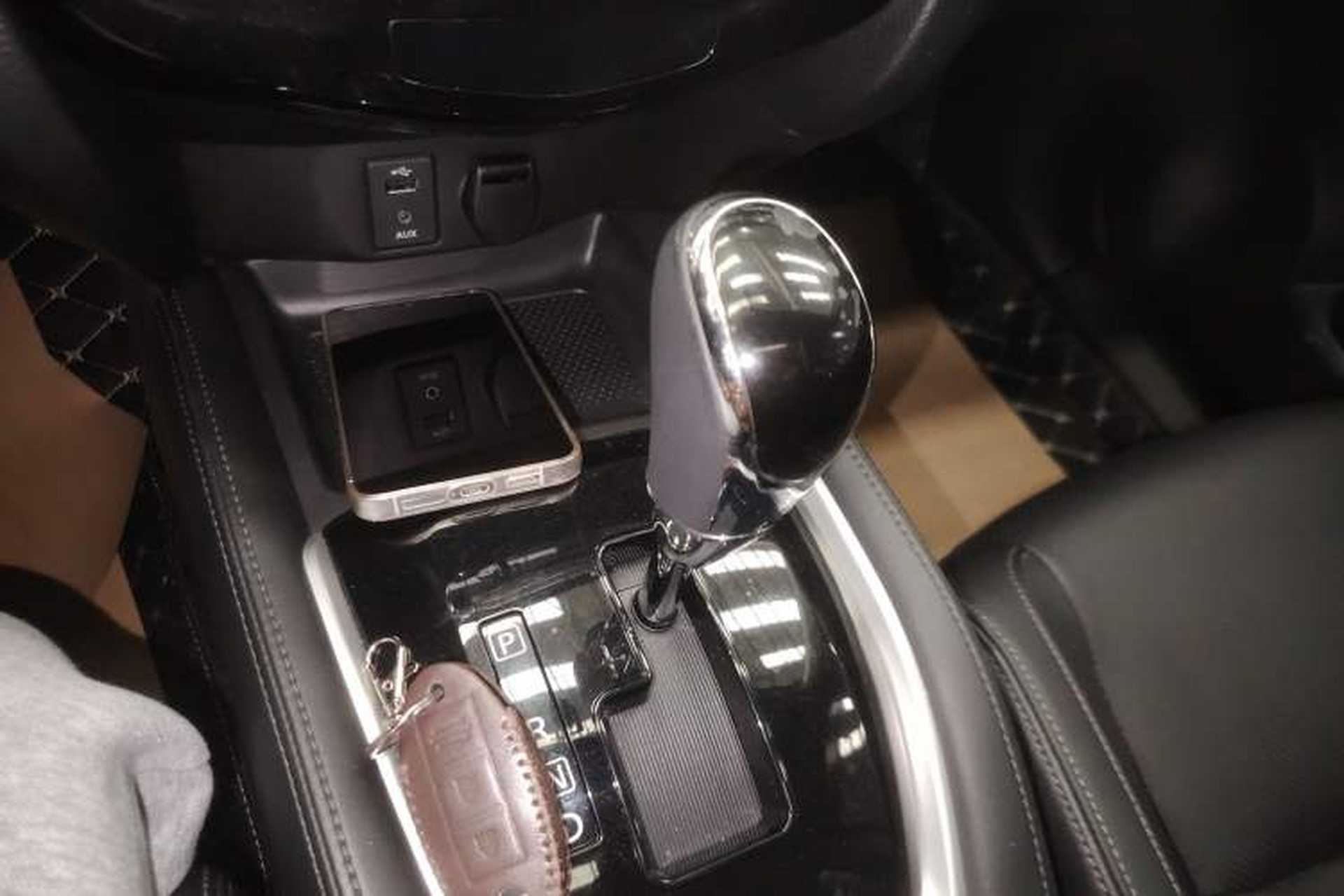 Used Nissan X-Trail 2017 2.0L CVT Comfort Edition 2WD Gear Lever