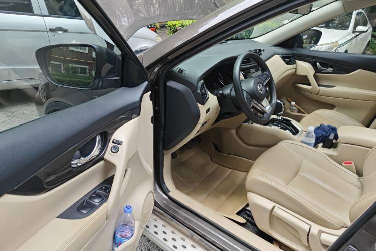 Used Nissan X-Trail 2017 2.0L CVT Comfort Edition 2WD Interior 3