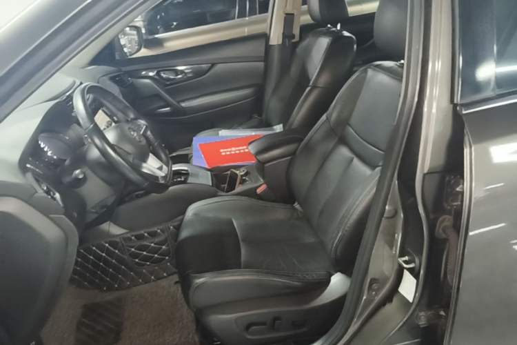 Used Nissan X-Trail 2017 2.5L CVT Luxury Edition 4WD Left Front Seat