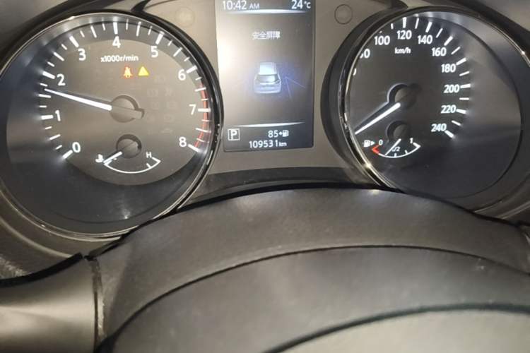 Used Nissan X-Trail 2017 2.5L CVT Luxury Edition 4WD Odometer Close Up