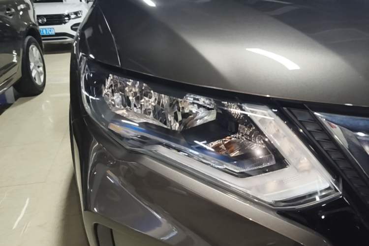 Used Nissan X-Trail 2017 2.5L CVT Luxury Edition 4WD Right Front Headlight
