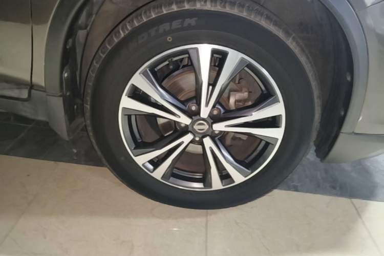 Used Nissan X-Trail 2017 2.5L CVT Luxury Edition 4WD Right Front Wheel Hub