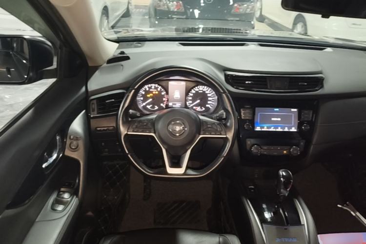 Used Nissan X-Trail 2017 2.5L CVT Luxury Edition 4WD Steering Wheel