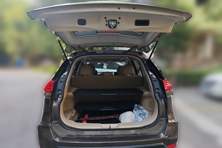 Used Nissan X-Trail 2017 2.0L CVT Comfort Edition 2WD Trunk